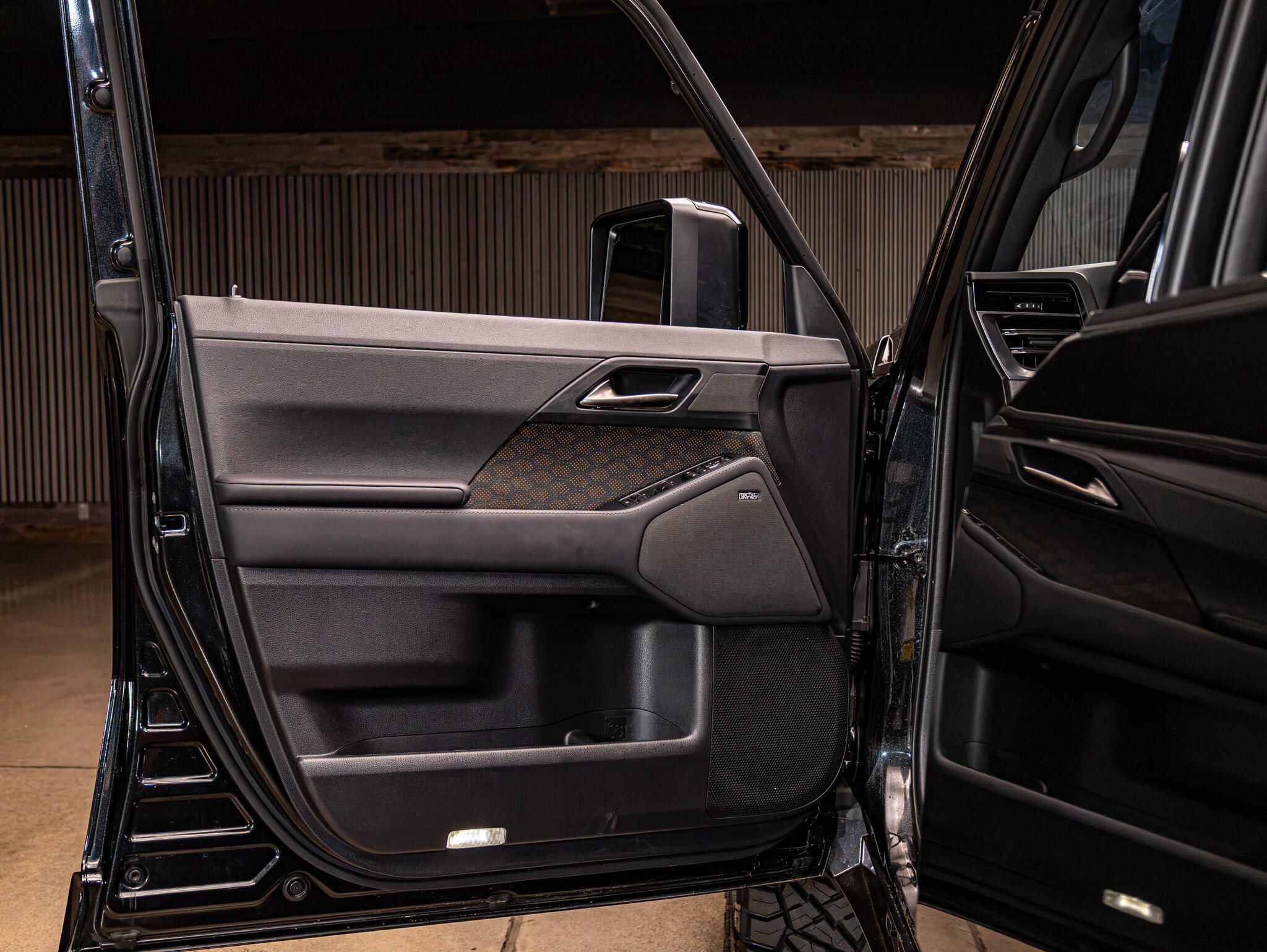 Used 2025 Lexus GX 550 w/ Accessory Package (31) AWD/4WD image 30