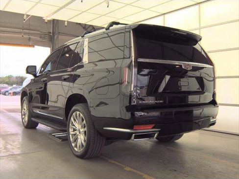 Used 2022 Cadillac Escalade Premium Luxury image 11