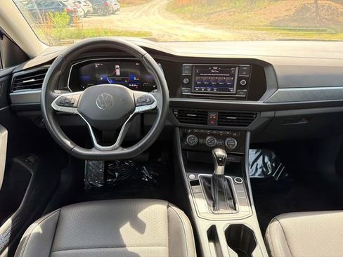 Used 2024 Volkswagen Jetta SE FWD image 22