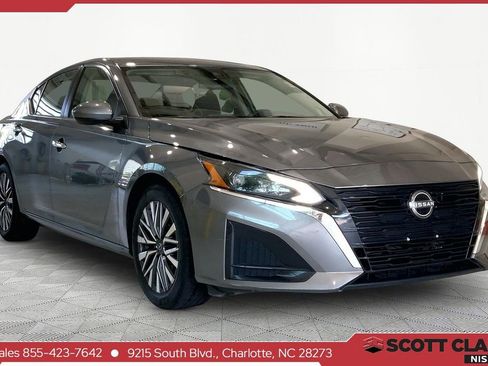 Used 2023 Nissan Altima 2.5 SV FWD image 1
