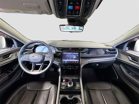 Used 2022 Jeep Grand Cherokee Limited 4xe w/ Luxury Tech Group II image 17