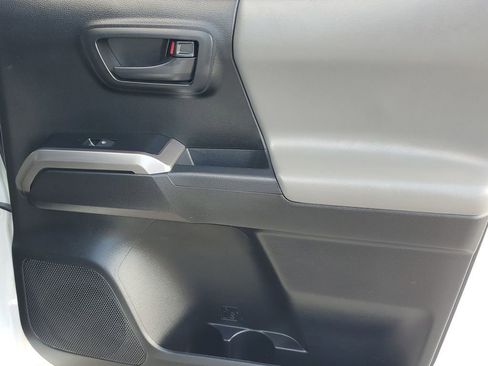 Certified 2022 Toyota Tacoma TRD Off-Road image 41