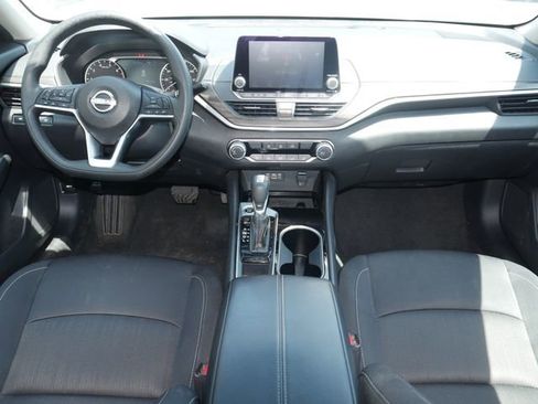 Used 2024 Nissan Altima 2.5 SV FWD image 5