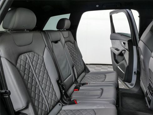 Used 2022 Audi SQ7 Premium Plus w/ SQ7 Executive Package AWD/4WD image 23