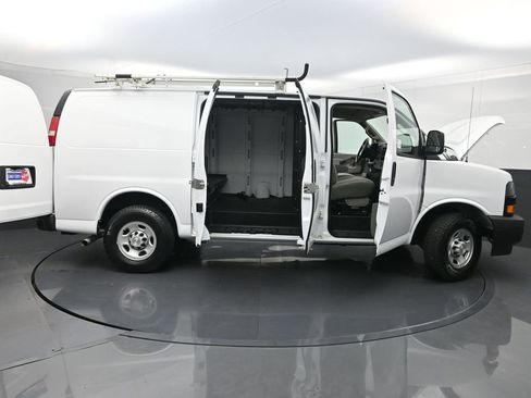 Used 2022 Chevrolet Express 2500 w/ Driver Convenience Package RWD image 30