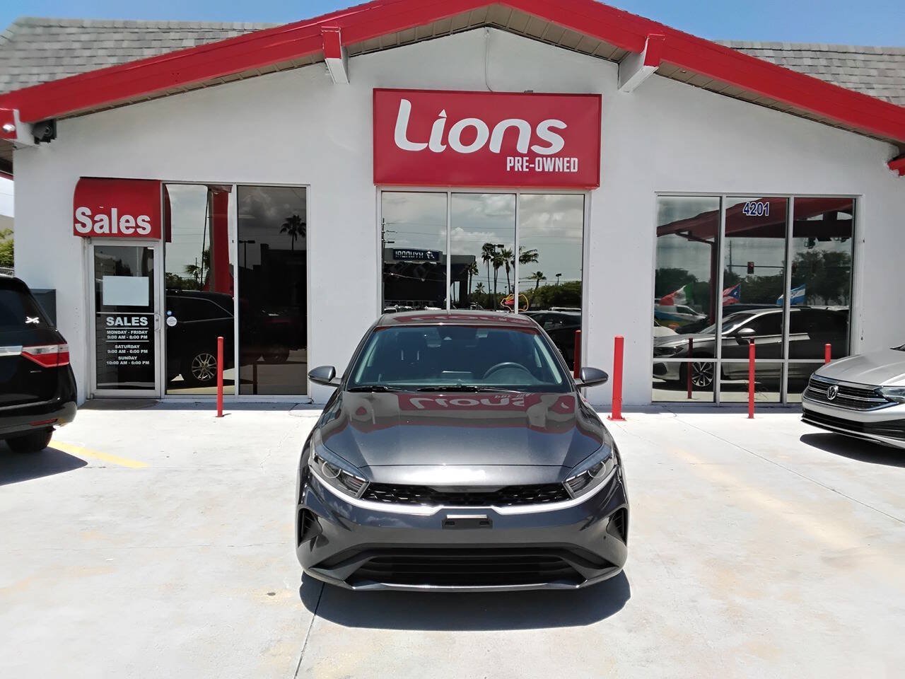 Used 2022 Kia Forte LXS FWD image 1