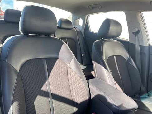 Used 2018 Kia Optima S image 17