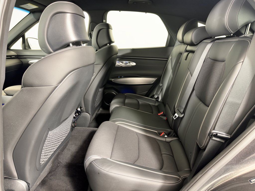 Used 2024 Genesis GV70 2.5T w/ Sport Prestige Package AWD/4WD image 25
