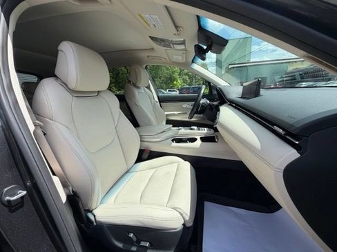 Used 2024 Genesis GV70 2.5T w/ Select Package AWD/4WD image 3