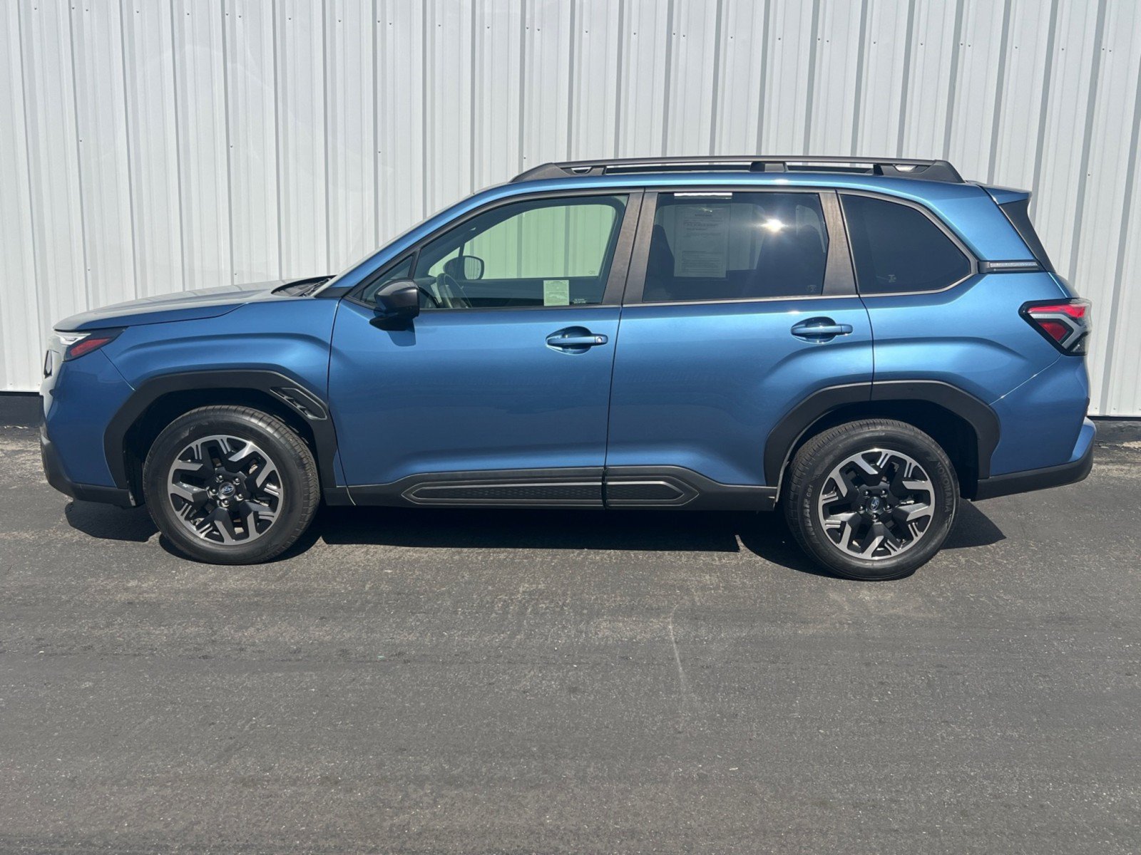 Used 2025 Subaru Forester Premium AWD/4WD image 3