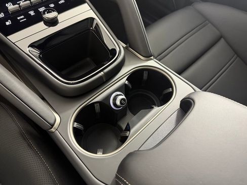 Certified 2025 Porsche Cayenne Turbo image 33