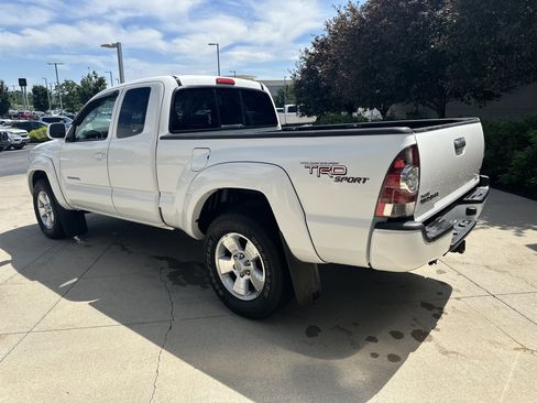 Used 2011 Toyota Tacoma 4x4 Access Cab V6 w/ TRD Sport Pkg image 6