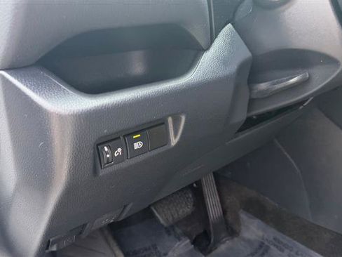 Used 2019 Toyota RAV4 LE FWD image 31