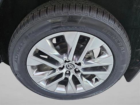 Used 2022 Toyota RAV4 XLE w/ Convenience Package AWD/4WD image 24