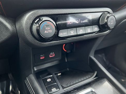 Used 2021 Nissan Kicks SR image 41