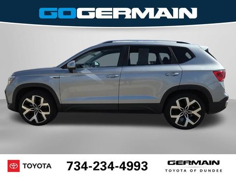 Used 2022 Volkswagen Taos SEL w/ Panoramic Sunroof Package image 11