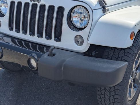 Used 2015 Jeep Wrangler Unlimited Sahara AWD/4WD image 12