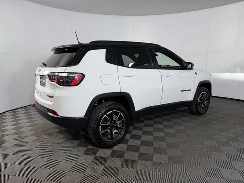 Certified 2025 Jeep Compass Trailhawk AWD/4WD image 6