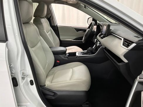 Used 2022 Toyota RAV4 XLE w/ Convenience Package FWD image 27