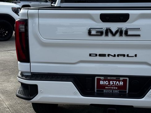 Used 2025 GMC Sierra 2500 Denali Ultimate w/ Max Trailering Package AWD/4WD image 11