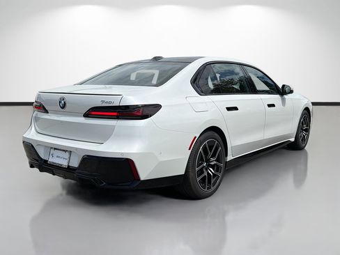 New 2026 BMW 740i w/ Premium Package RWD image 3