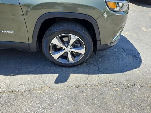 Used 2019 Jeep Cherokee Limited w/ Trailer Tow Group AWD/4WD image 9