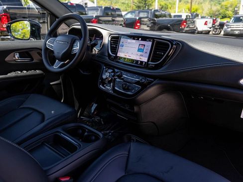 New 2027 Chrysler Pacifica Select FWD image 28