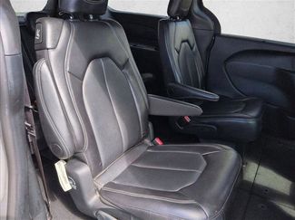 Used 2025 Chrysler Pacifica Select video 4