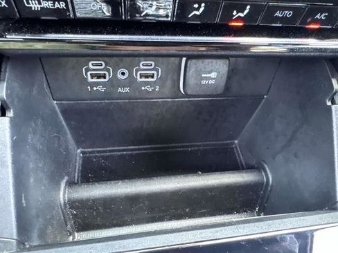 Used 2025 Jeep Grand Cherokee L Limited w/ Black Appearance Package AWD/4WD image 45