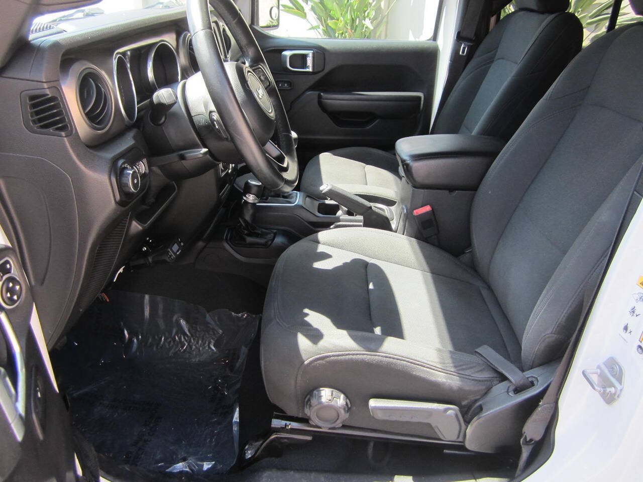 Used 2018 Jeep Wrangler Unlimited Sport S AWD/4WD image 28