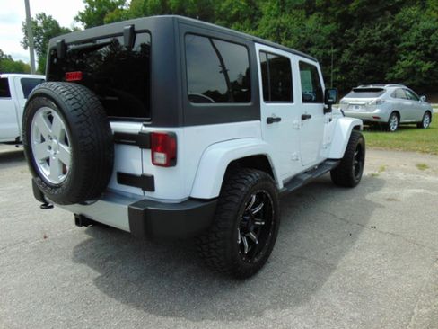 Used 2012 Jeep Wrangler Unlimited Sahara w/ Connectivity Group AWD/4WD image 4