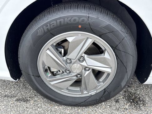 New 2026 Hyundai Elantra SE FWD image 9
