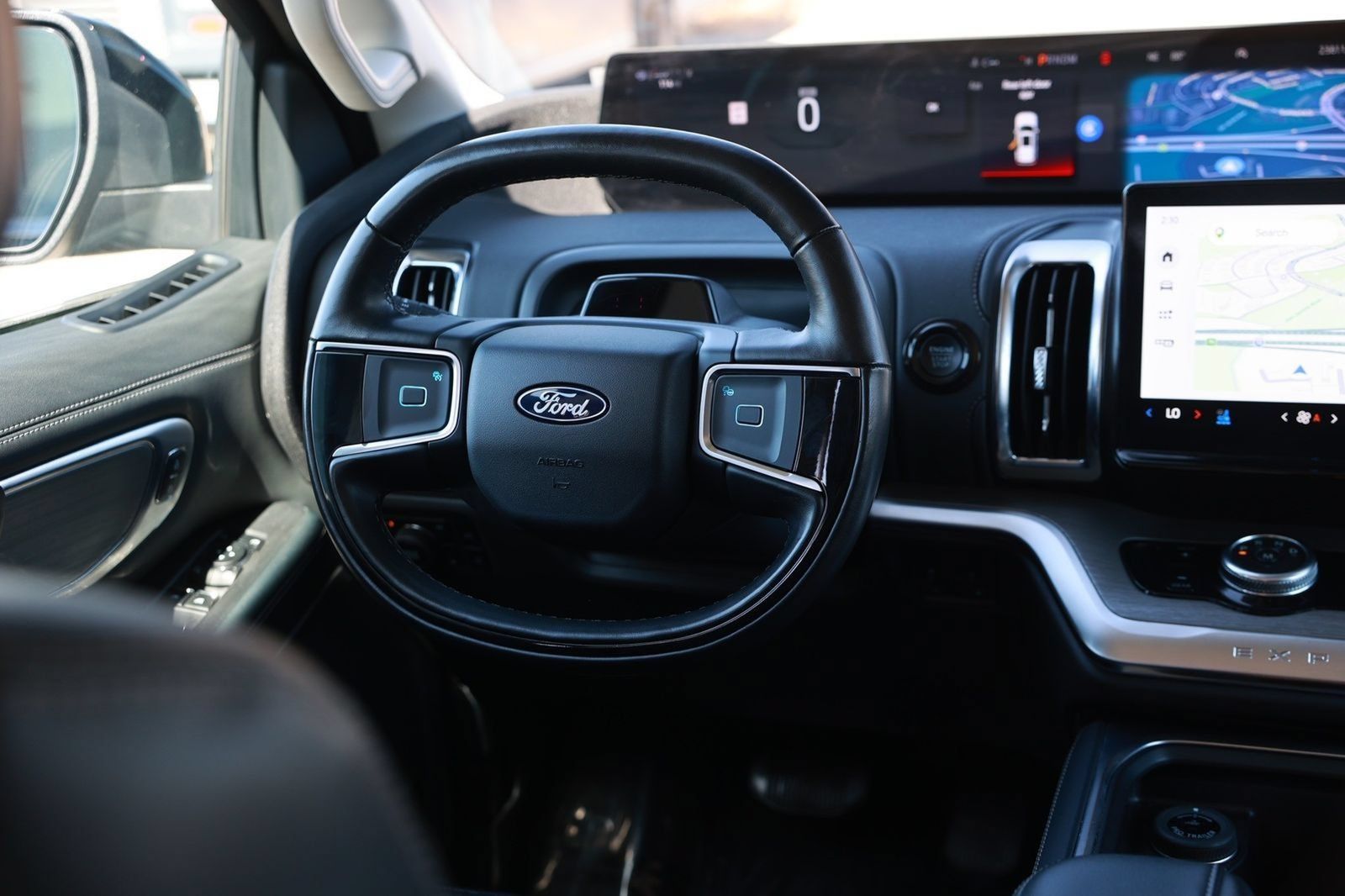 Used 2025 Ford Expedition Platinum w/ Driver's Package AWD/4WD image 31
