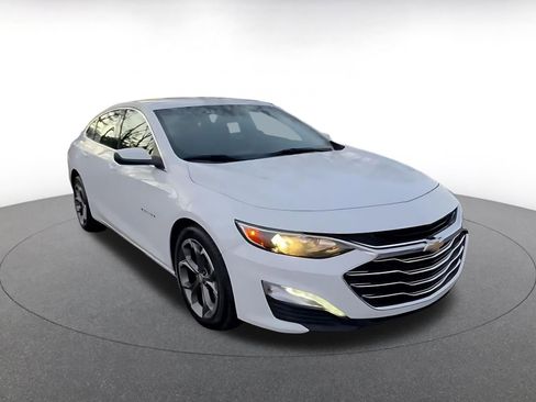 Used 2024 Chevrolet Malibu LT image 3