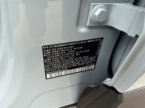 New 2025 Volkswagen Taos SE image 31
