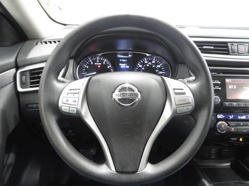 Used 2016 Nissan Rogue SV w/ SV Moonroof Package AWD/4WD image 16