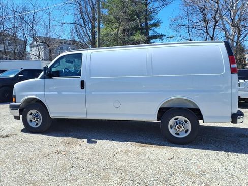 New 2026 GMC Savana 2500 w/ Driver Convenience Package image 4