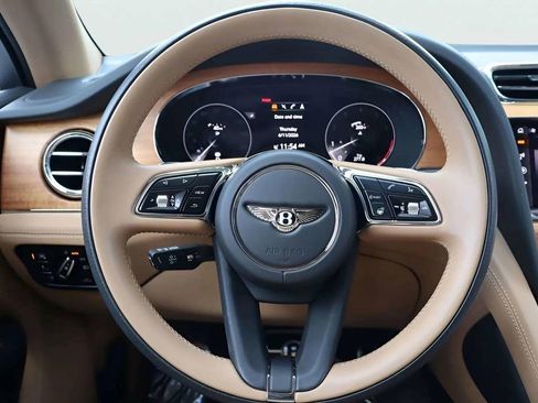 Used 2023 Bentley Bentayga Extended Wheelbase AWD/4WD image 10