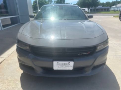 Used 2019 Dodge Charger SXT RWD image 2