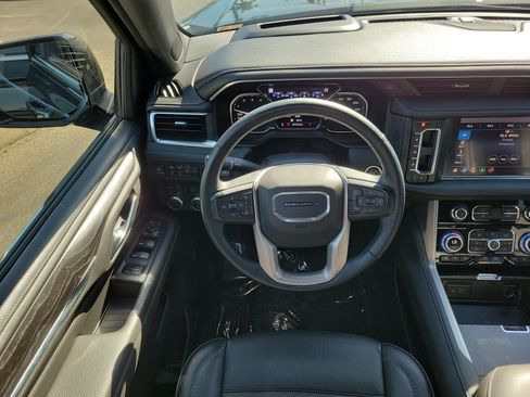 Used 2021 GMC Yukon Denali w/ Denali Premium Package image 19
