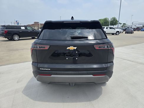 Used 2025 Chevrolet Equinox LT FWD image 4