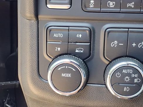 Used 2025 Chevrolet Tahoe Premier AWD/4WD image 6