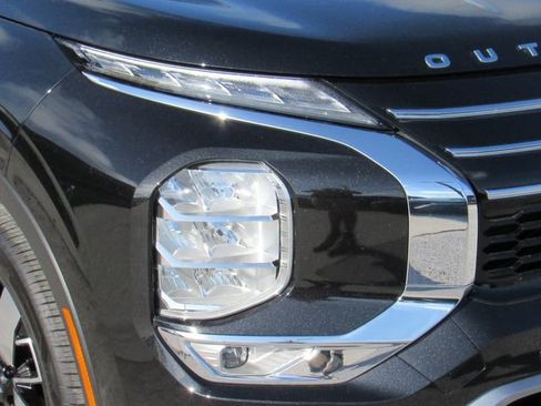 Used 2025 Mitsubishi Outlander SE FWD image 10