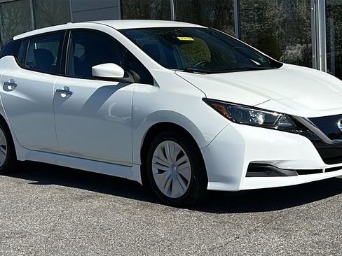 Certified 2022 Nissan Leaf S image 2