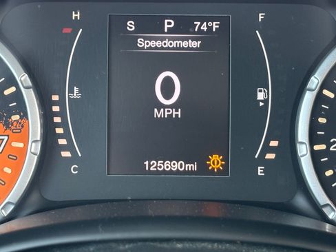 Used 2015 Jeep Renegade Latitude FWD image 9