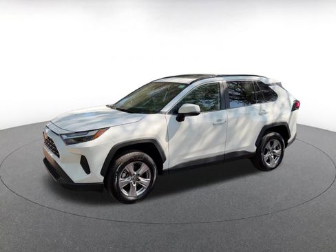 Used 2025 Toyota RAV4 XLE w/ Convenience Package image 8