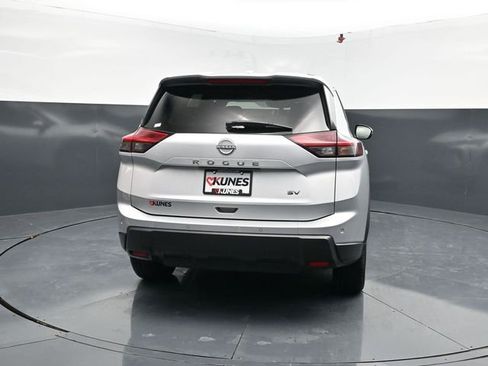 Used 2024 Nissan Rogue SV FWD image 7
