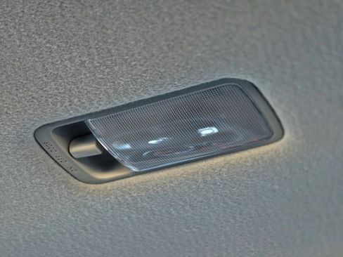 Used 2014 Nissan Versa SV FWD image 30