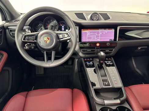 Certified 2025 Porsche Macan image 26