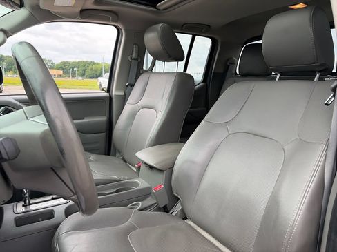 Used 2016 Nissan Frontier SL w/ Moonroof Package AWD/4WD image 17